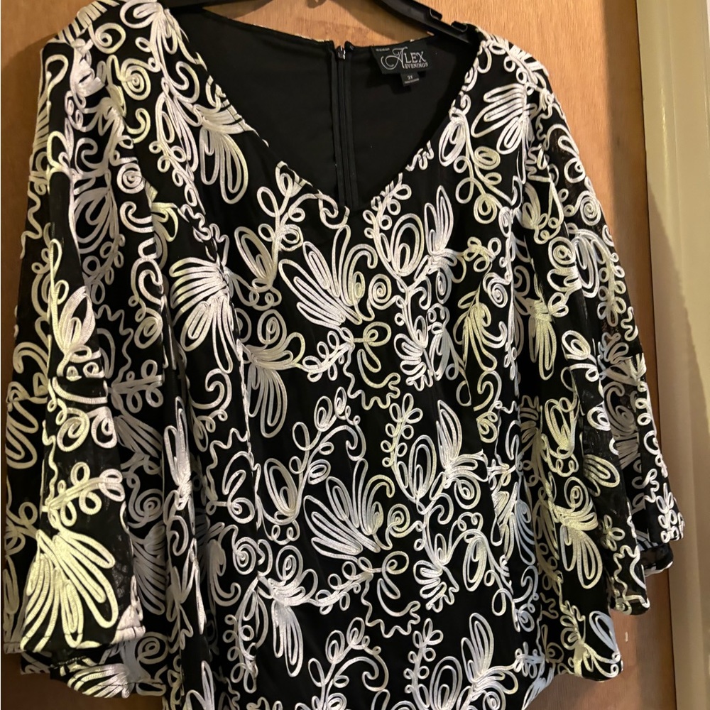 Black with white tapestry top size 3x worn once